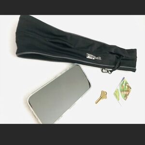 Black FlipBelt for running / trip making